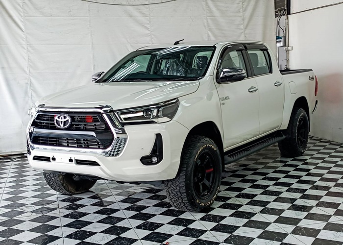 TOYOTA Hilux