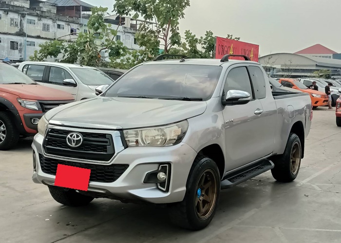 TOYOTA Hilux