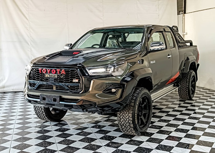 TOYOTA Hilux