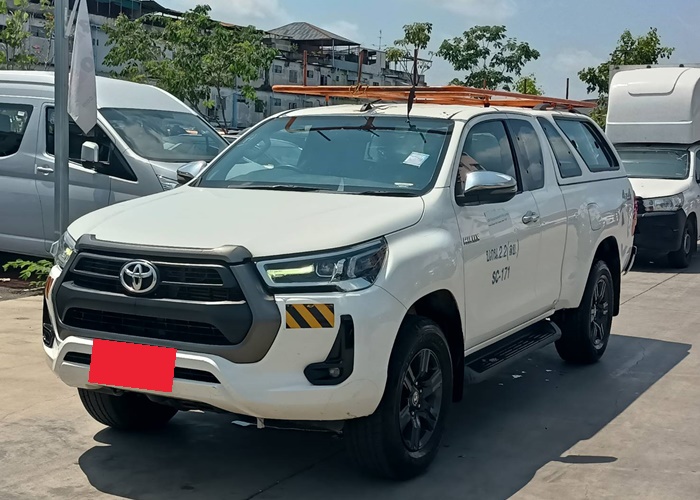 TOYOTA Hilux