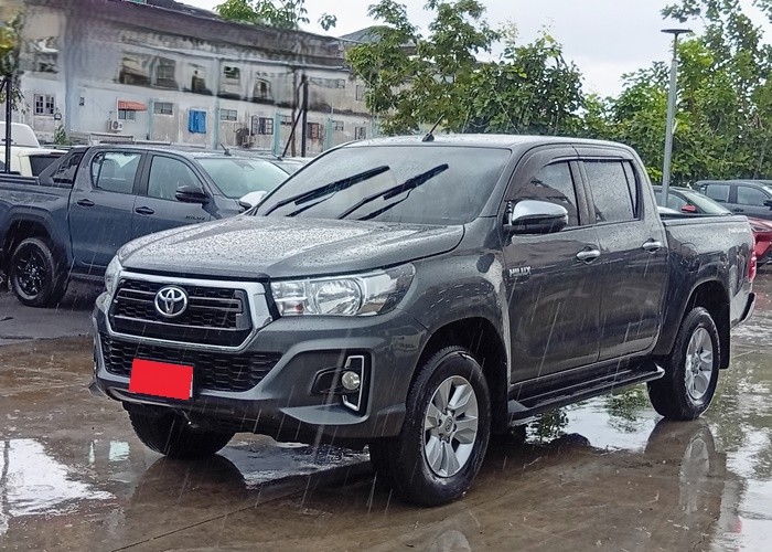 TOYOTA Hilux