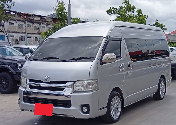 TOYOTA COMMUTER