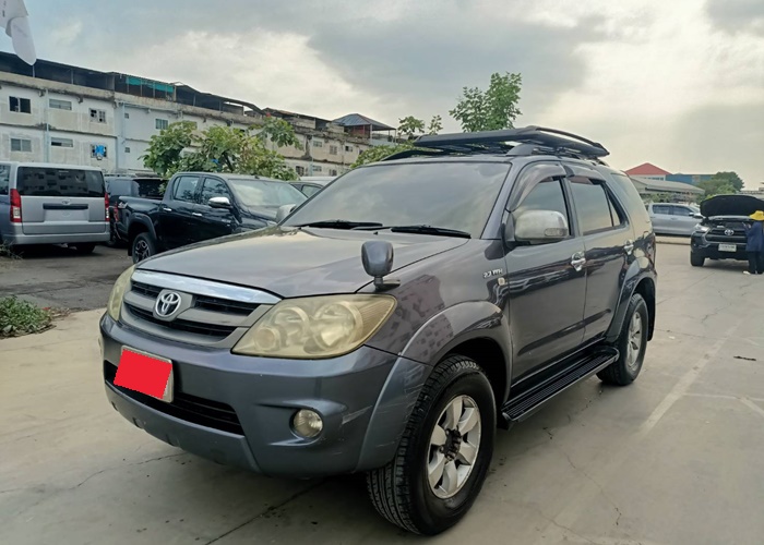 TOYOTA Fortuner