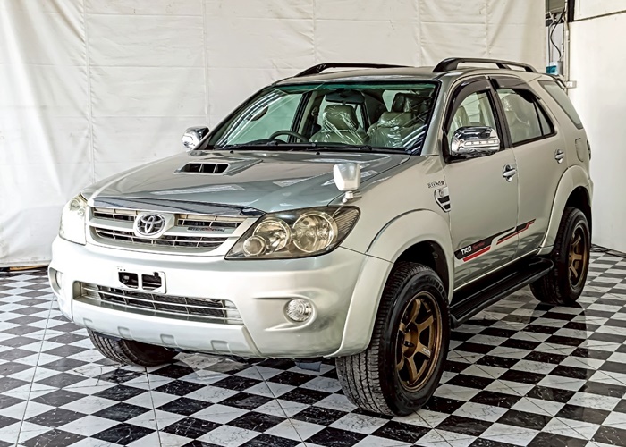 TOYOTA Fortuner