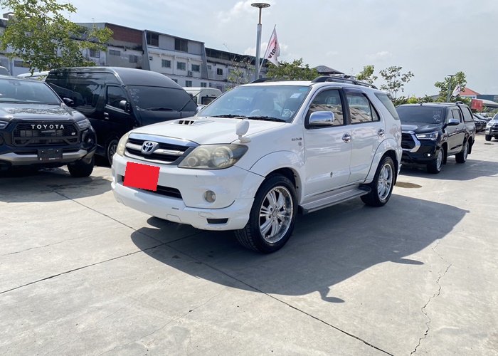 TOYOTA Fortuner