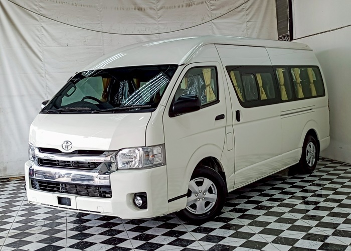 TOYOTA COMMUTER