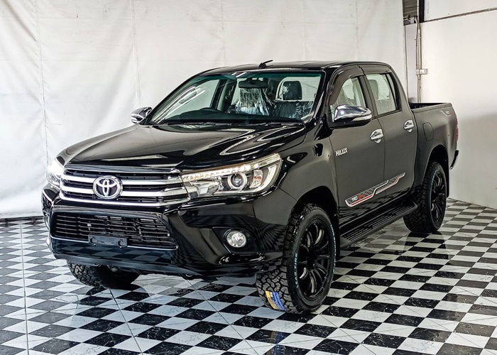 TOYOTA Hilux