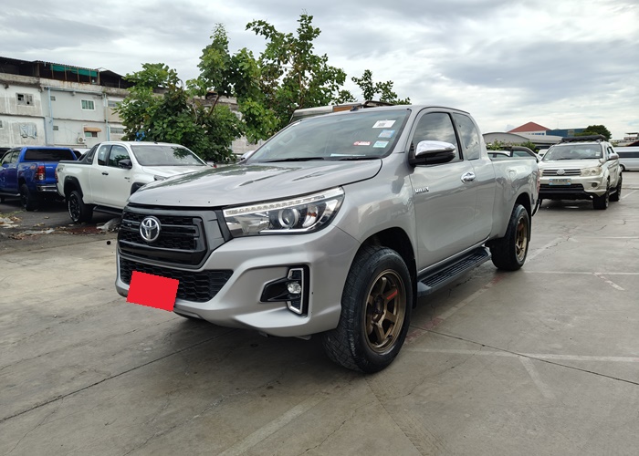 TOYOTA Hilux