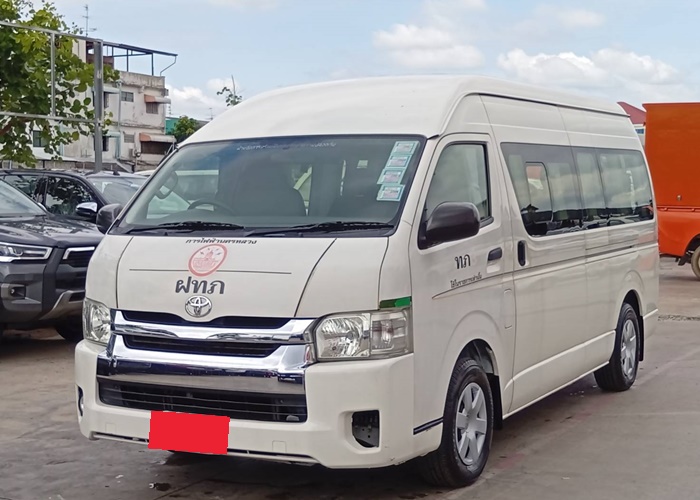 TOYOTA COMMUTER