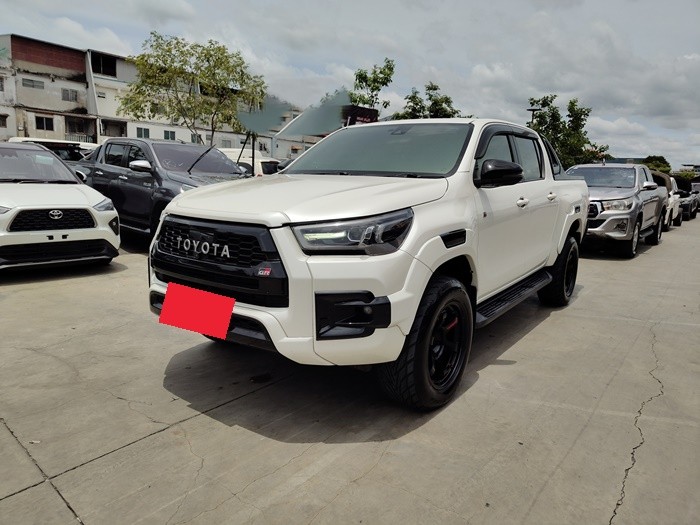 TOYOTA Hilux