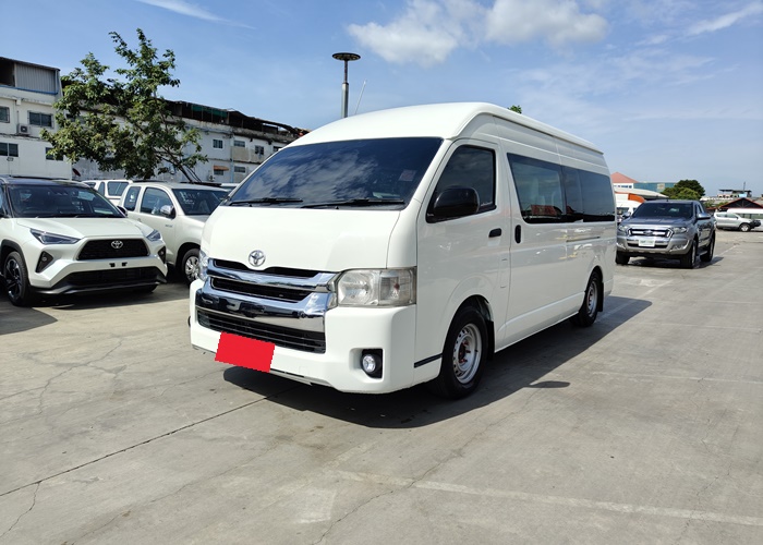 TOYOTA COMMUTER