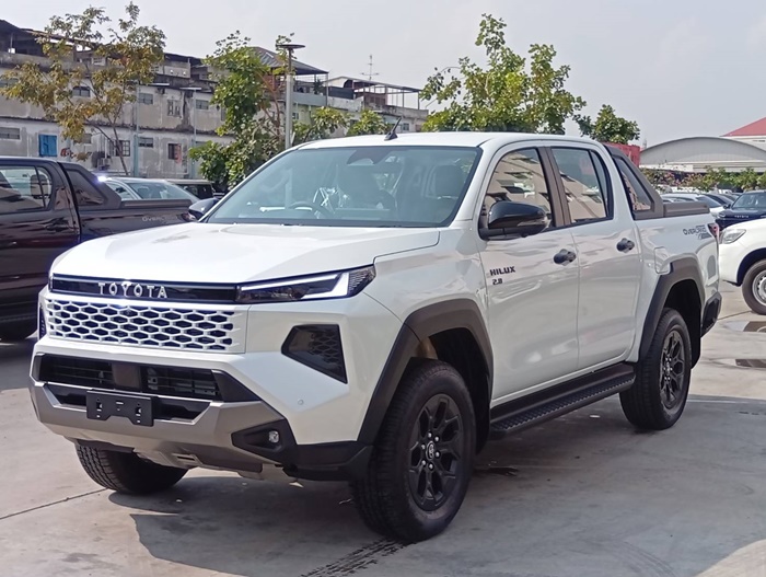 TOYOTA TRAVO OVERLAND PLUS