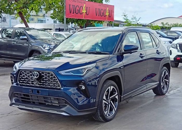 TOYOTA CROSS