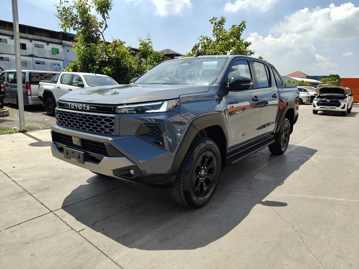 TOYOTA TRAVO OVERLAND PLUS