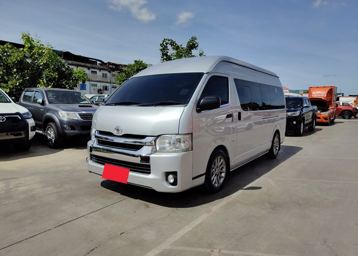 TOYOTA COMMUTER