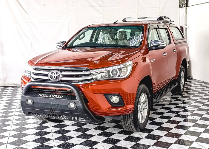 TOYOTA Hilux