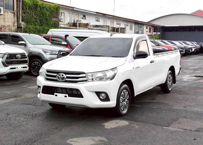 TOYOTA Hilux