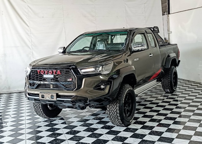 TOYOTA Hilux