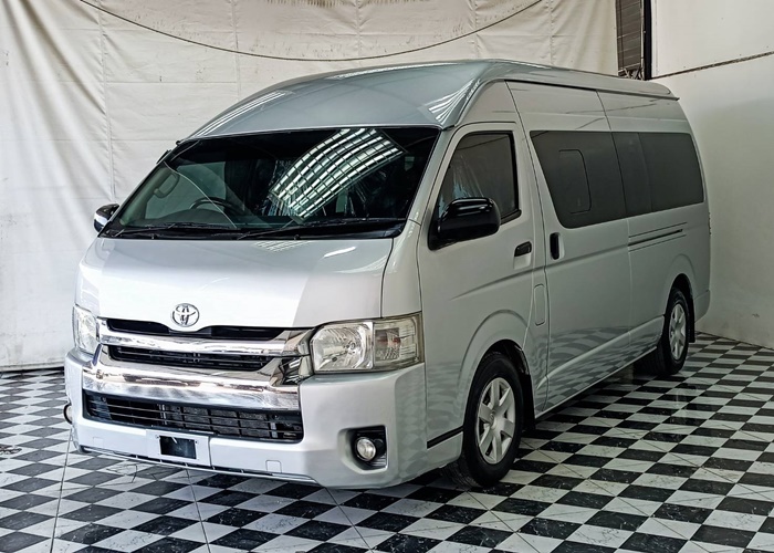 TOYOTA COMMUTER