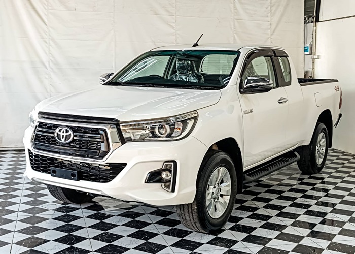 TOYOTA Hilux