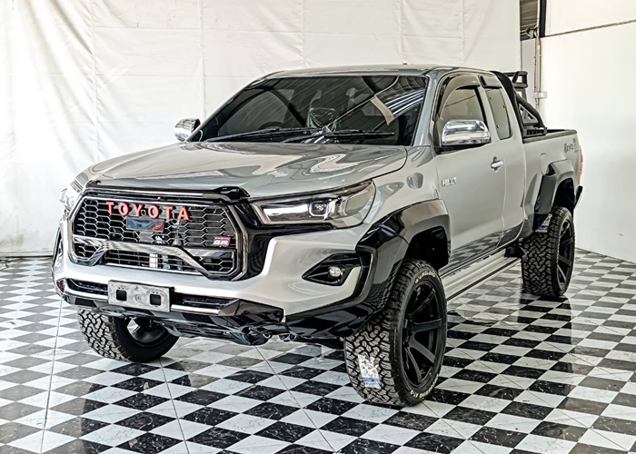 TOYOTA Hilux