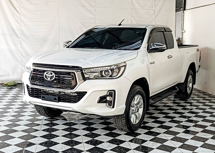 TOYOTA Hilux