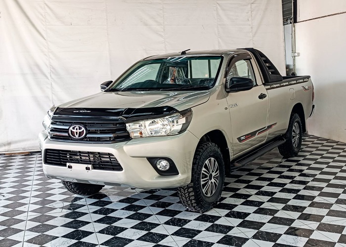 TOYOTA Hilux