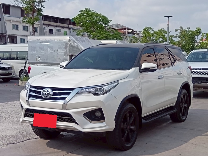 TOYOTA Fortuner