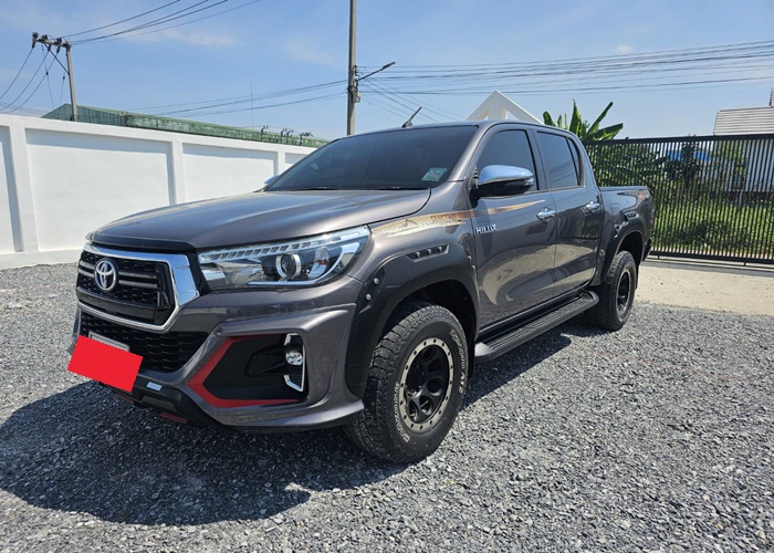 TOYOTA Hilux