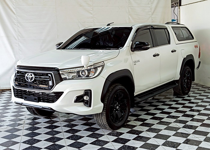 TOYOTA Hilux