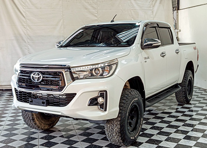 TOYOTA Hilux