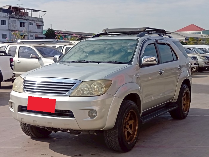 TOYOTA Fortuner