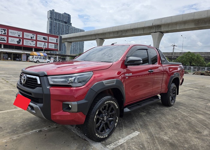 TOYOTA Hilux