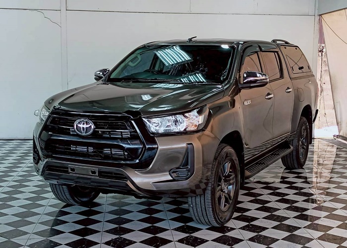 TOYOTA Hilux