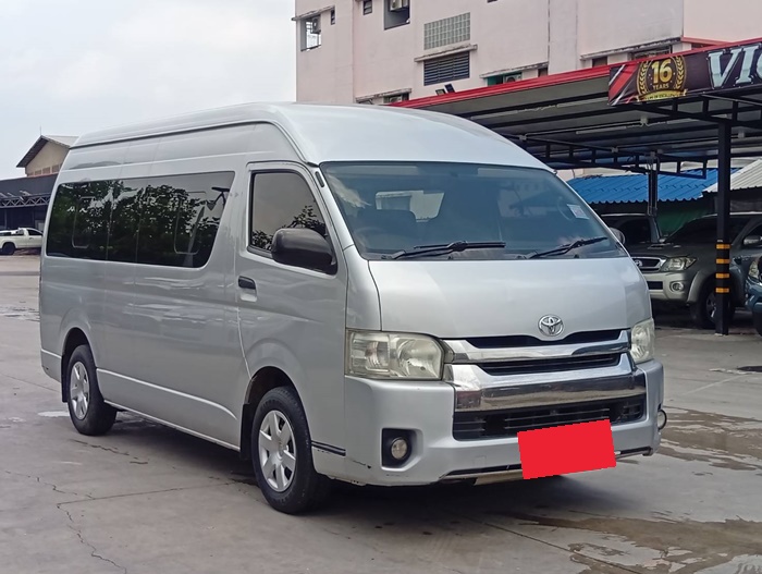 TOYOTA COMMUTER