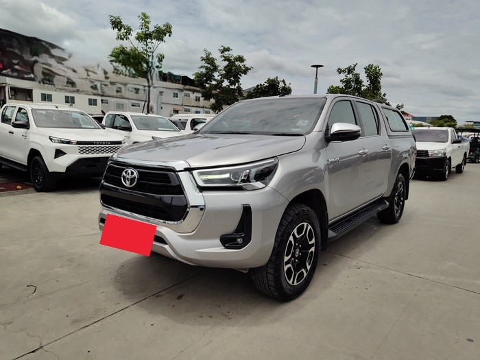 TOYOTA Hilux
