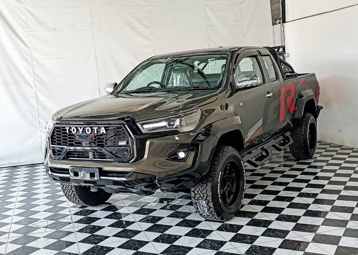 TOYOTA Hilux