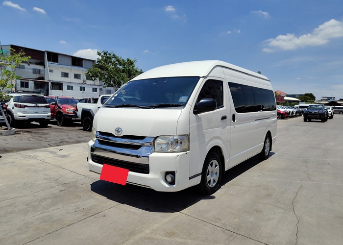TOYOTA COMMUTER