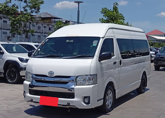TOYOTA COMMUTER