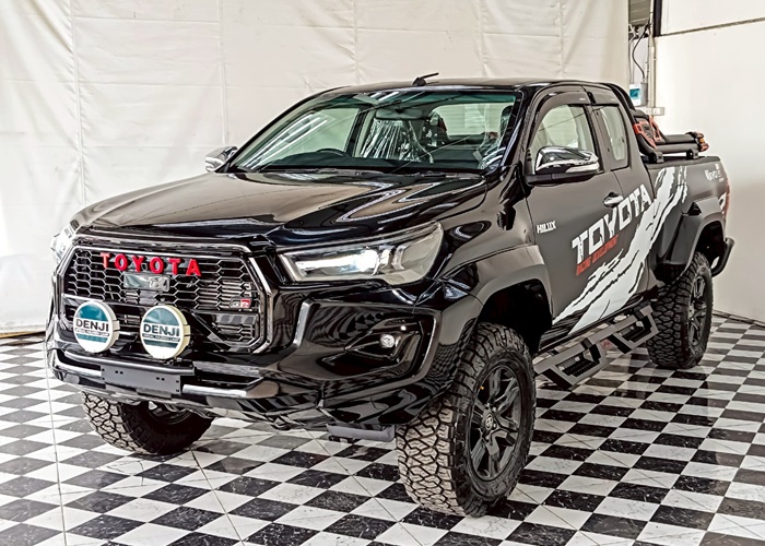 TOYOTA Hilux