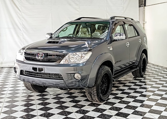 TOYOTA Fortuner