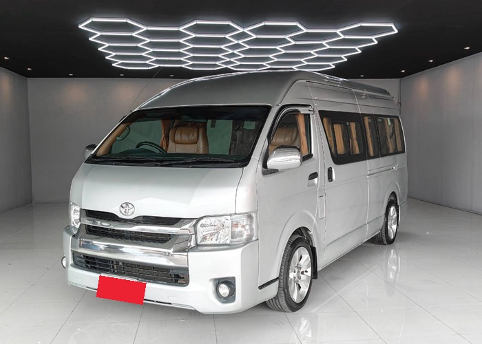 TOYOTA COMMUTER