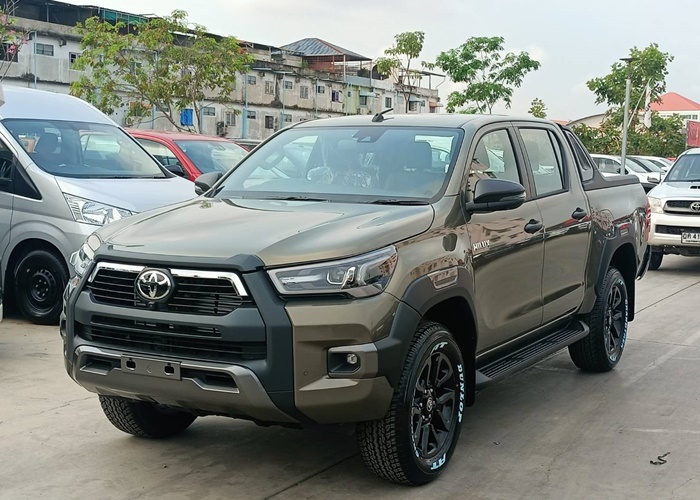 TOYOTA Hilux