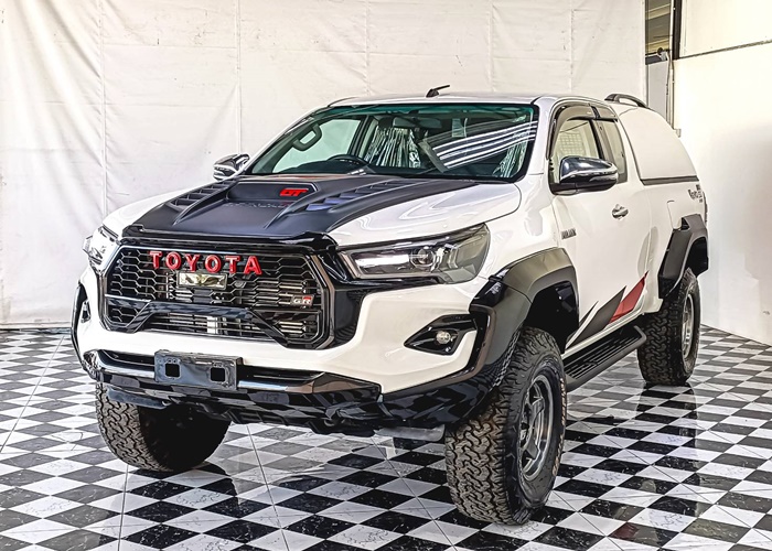 TOYOTA Hilux