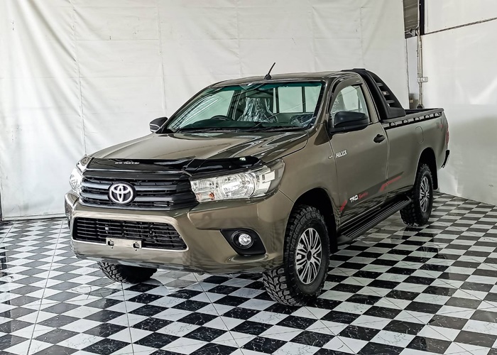 TOYOTA Hilux