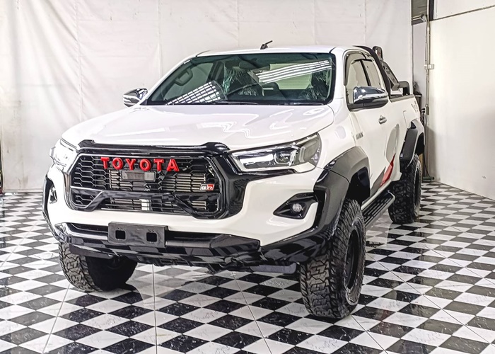 TOYOTA Hilux