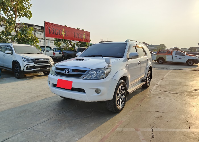 TOYOTA Fortuner