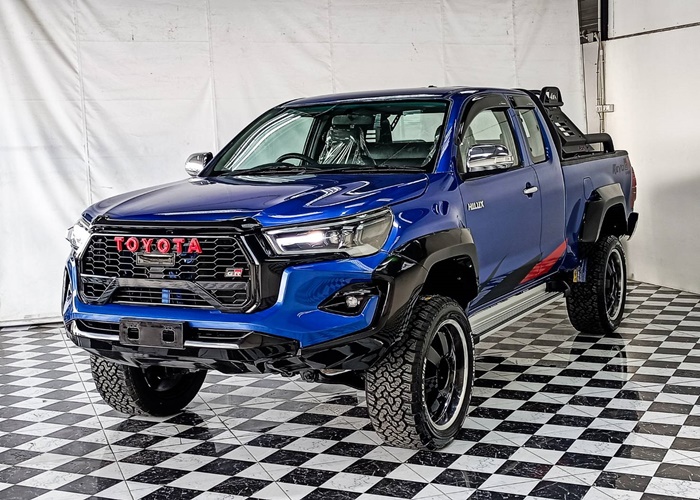 TOYOTA Hilux