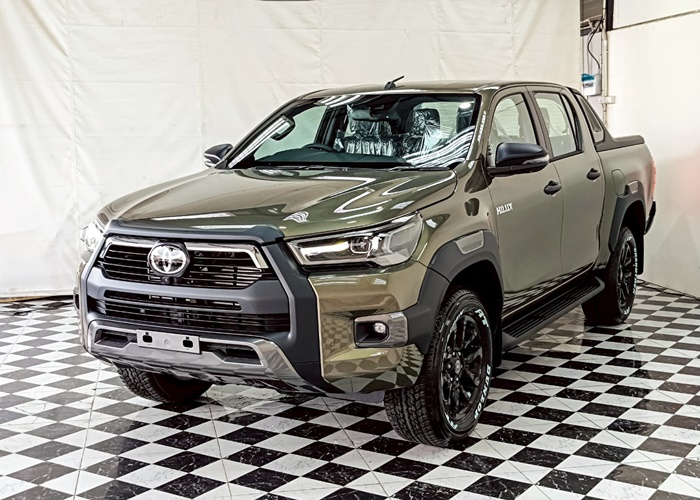 TOYOTA Hilux