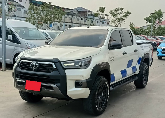 TOYOTA Hilux